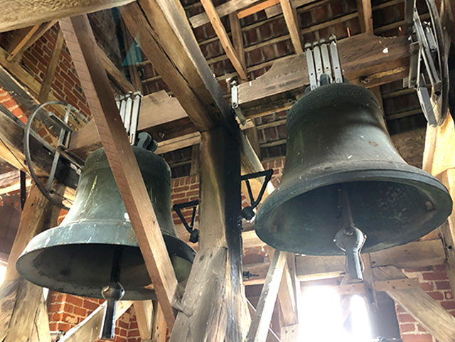 Når kirkeklokkerne ringer til gudstjeneste