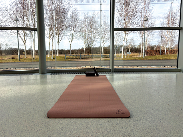 Yogamåtte i Helligttekongers Kirke